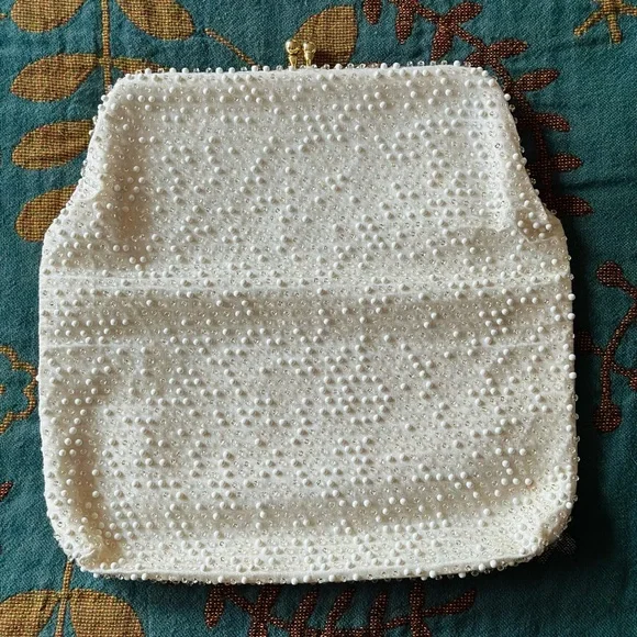 Vintage embellished clutch and earring set - Picture 6 of 15